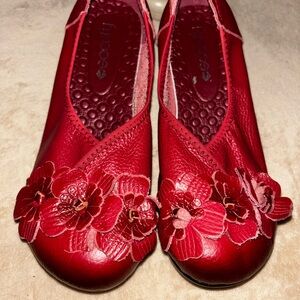 Red Socofy leather Floral Women's Flats 7.5 worn once.
